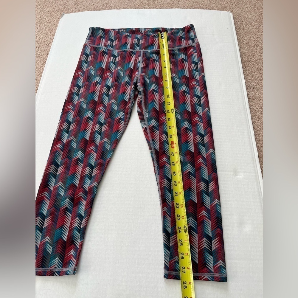 Fabletics Chevron Capris Small - Picture 6 of 7